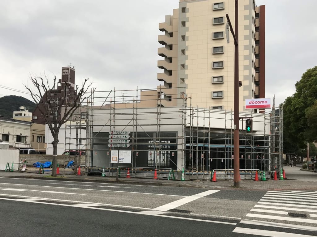 ソフトバンク門司港店工事中
